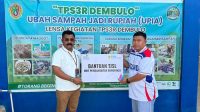 Pemberian bantuan TJSL pada program pengelolaan sampah dari PLN Nusantara Power UP Gorontalo ke Tanggidaa Group. [foto:dok/pln]