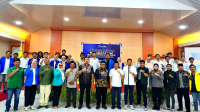 Sekda Kabupaten Gorontalo, Sugondo Makmur saat berada di tengah-tengah peserta Konferensi Cabang XVI PMII, Jumat 31 Juli 2026 di Limboto. [foto:dok/kominfo]