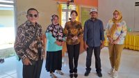 Anggota Komisi I DPRD Provinsi Gorontalo, Yeyen S. Sidiki dan Ekwan Ahmad saat mengunjungi Desa Tamboo, Jumat 31 Juli 2026. [foto:dok/humas]