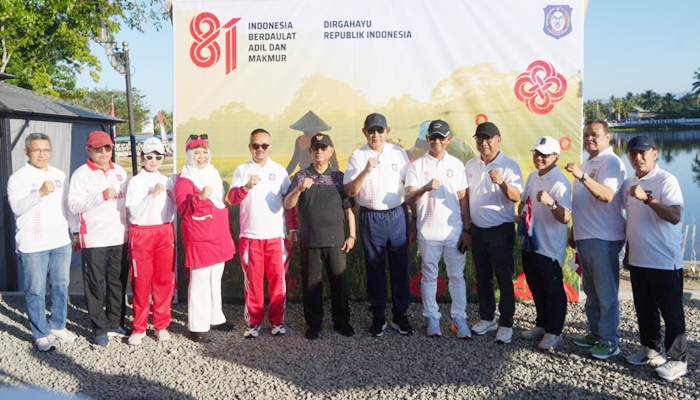 Ketua DPRD Provinsi Gorontalo, Idrus MT. Mopili (kelima dari kiri) saat menghadiri pencanangan HUT ke-81 RI. [foto:dok/humas]