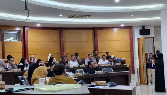 Foto : Vendor dan penyedia jasa sewa kendaraan, saat RDP bersama Komisi I, Senin 3 AGustus 2026. [foto:dok]