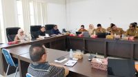 Rapat Pansus Pajak dan Retribusi Daerah bersama OPD terkait. {foto:dok/humas dprd]