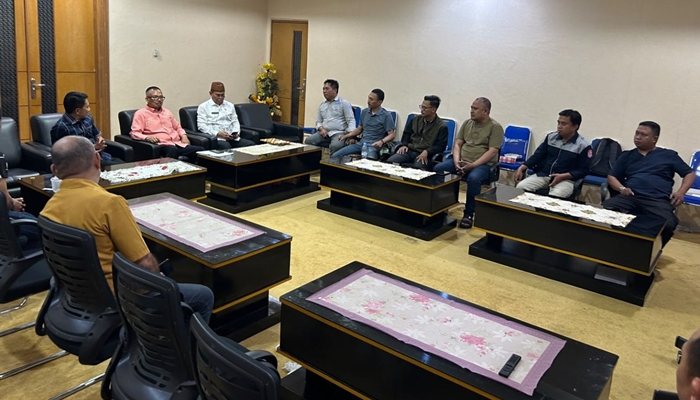 DPRD Provinsi Gorontalo menerima masyarakat Bone Bolango, terkait kelanjutan program pembangunan kawasan Tulabolo - Pinogu. [foto:dok/humas]