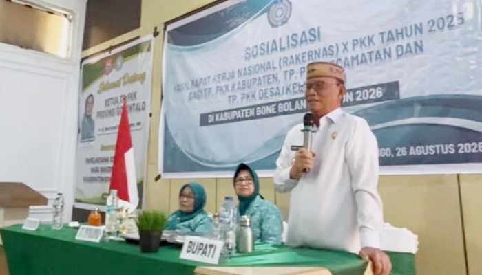 Bupati Bone Bolango, Ismet Mile saat menghadiri Sosialisasi Hasil Rakernas X PKK Tahun 2025 bagi TP PKK Kabupaten, Kecamatan, Desa dan Kelurahan.