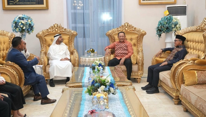 Wakil Ketua DPRD Provinsi Gorontalo, Laode Haimudin mendampingi gubernur, saat menerima kunjungan Dubes UEA. [foto:dok/humas]