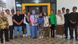 Jajaran Komisi I DPRD Provinsi Gorontalo, bersama instansi dan aparat desa, pada kunjungan lapangan. [foto:dok/humas]