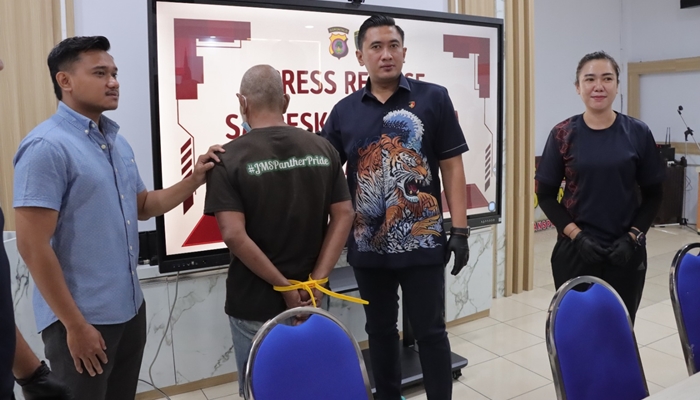 Pelaku Pencabulan Kasat Reskrim Polresta Gorontalo Kota, Kompol Akmal Novian Reza, SIK, Kanit PPA Ipda Aristia Gani dan salah seorang petugas, serta tersangka pencabulan. [foto:dok/polresta}