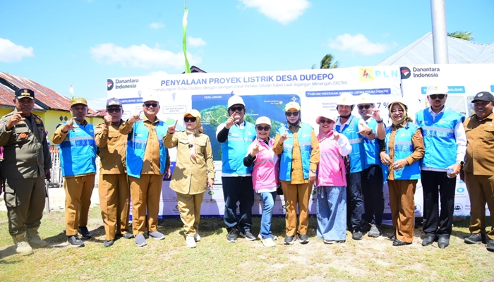 Ketua DPRD Provinsi Gorontalo, Idrus MT. Mopili hadir pada peresmian Penyalaan Jaringan Listrik di Pulau Dudepo, Senin 3 Agustus 2026. [foto:dok/humas]