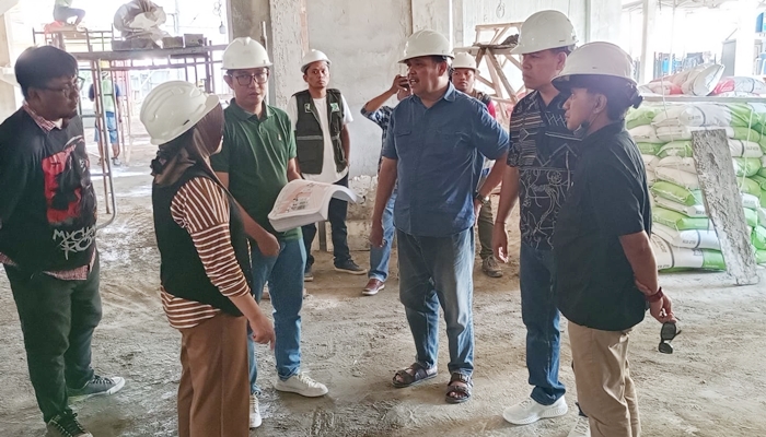 Pimpinan dan anggota Komisi III saat kunjungan ke RSUD dr. Hasri Ainun Habibie. [foto:dok/humas]