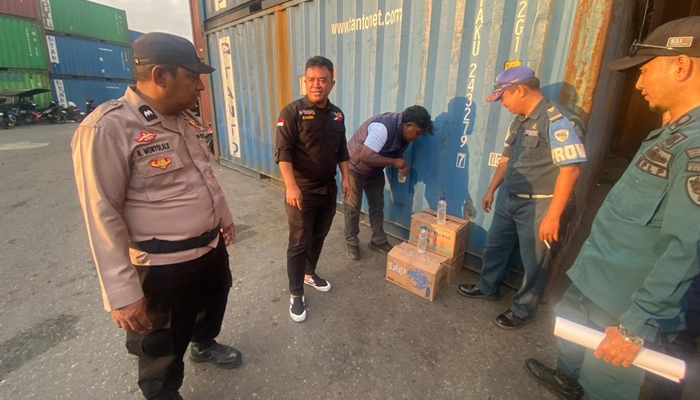 Tiga dos Miras jenis Cap Tikus diamankan petugas di Pelabuhan Gorontalo. [foto:dok/humas]