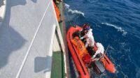 Operasi SAR KM Virgo Transport 8 di perairan Masalembo, Laut Jawa.[foto:dok/afo/handout/basarnas]