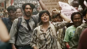 Salah satu adegan dalam film ‘Laut Bercerita’. [foto:dok/suara merdeka]