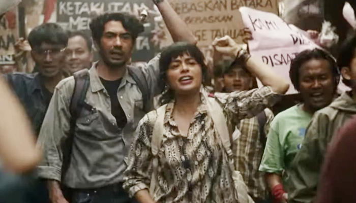 Salah satu adegan dalam film ‘Laut Bercerita’. [foto:dok/suara merdeka]