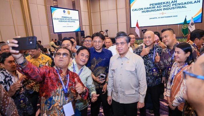 Menteri Ketenagakerjaan Yassierli usai membekali Calon Hakim Ad Hoc Pengadilan Hubungan Industrial. [foto:dok/kemnaker]