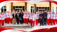 Peserta gerak jalan dari Sekretariat DPRD Gorontalo Utara bersama pimpinan dan anggota DPRD. [foto:dok]