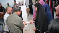 Penyerahan sisa anggaran ke Panti Asuhan. [foto:dok/warga amal]