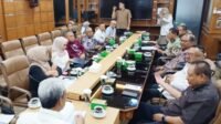 Sekda Bone Bolango, Iwan Mustapa mendampingi Gubernur Gorontalo, Gusnar Ismail dalam kunjungan kerja ke Direktorat Jenderal Konservasi KSDAE terkait Pembangunan Akses Jalan Pinogu, Selasa 29 September 2026. [foto:dok/humas]