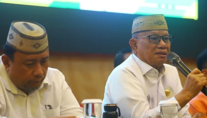 Bupati Bone Bolango, Ismet Mile saat membuka Bimbingan Teknis Pengelolaan Bantuan Dana Operasional Satuan Pendidikan 2026 jenjang SMP di Hotel Aston Kota Gorontalo, Kamis 1 Oktober 2026. [foto:dok/yudi/prokopim]