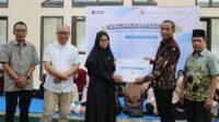 PLN Nusantara Power UP Gorontalo menyerahkan bantuan kepada panti asuhan melalui Program Derma Nusantara Volume 2. [foto:dok/pln]