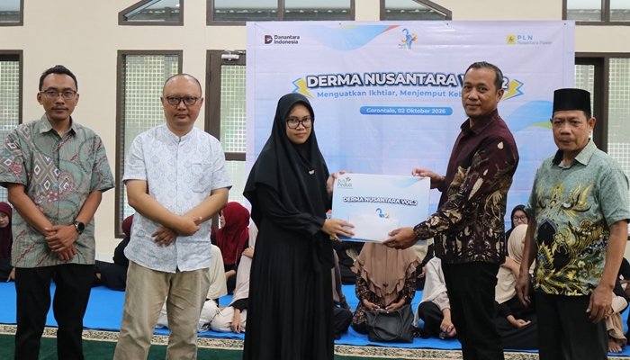PLN Nusantara Power UP Gorontalo menyerahkan bantuan kepada panti asuhan melalui Program Derma Nusantara Volume 2. [foto:dok/pln]