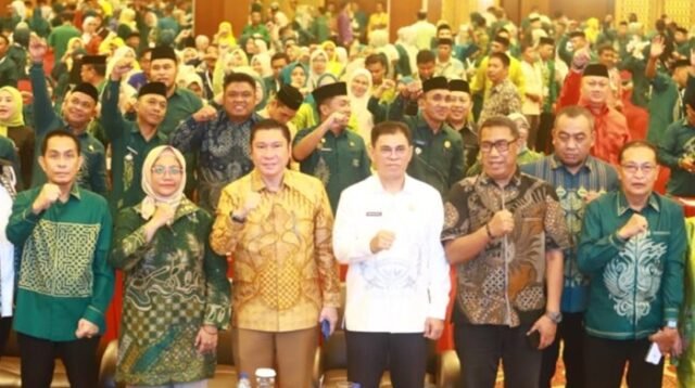 Sekda Bone Bolango, Iwan Mustapa saat menghadiri kegiatan Peningkatan Kapasitas Pengelola Keuangan dan Aset Desa se-Kabupaten Bone Bolango di Swiss-Belhotel Maleosan, Manado, Senin 12 Oktober 2026. [fotoDok/onal/prokopim]