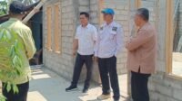 Pimpinan DPRD bersama anggota Komisi III dan Sekwan, saat kunjungan di Kelurahan Tilihuwa, Kecamatan Limboto. [foto:dok/humas]