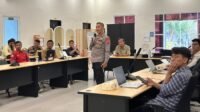 AKP. M. Atmal Fauzi, dari Polda Gorontalo memaparkan materi tentang ‘Strategi Penanganan Radikalisme dan Terorisme’ kepada pegawai PLN Nusantara Power UP Gorontalo. [foto:dok/pln]