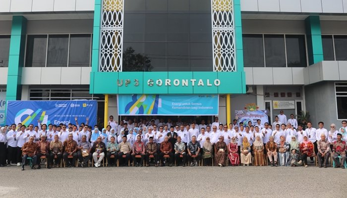 Dengan mengusung tema ‘Energi untuk Semua, Kemandirian bagi Indonesia’, insan PLN Grup Gorontalo mengikuti upacara HLN ke-81 sebagai wujud komitmen mendukung ketahanan energi nasional. (*)