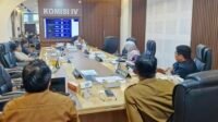 Pimpinan dan jajaran Komisi IV saat rapat Dinas Parekrafpora.[foto:dok/nusantara1]