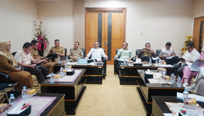 Rapat Banggar bersama TAPD saat membahas hasil evaluasi Kemendagri terkait Perubahan APBD 2026.[foto:dok/humas]