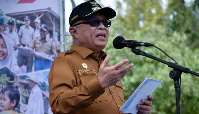 Bupati Gorontalo, Sofyan Puhi saat memberikan sambutan pada Apel Akbar Jajaran Sosial dan PMD, Senin 4 Oktober 2026. [foto:dok/kominfo]