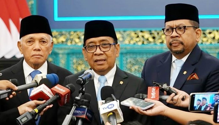 Ketua Dewan Pertimbangan Presiden (Wantimpres), Pratikno (tengah). [foto:dok/setpres]